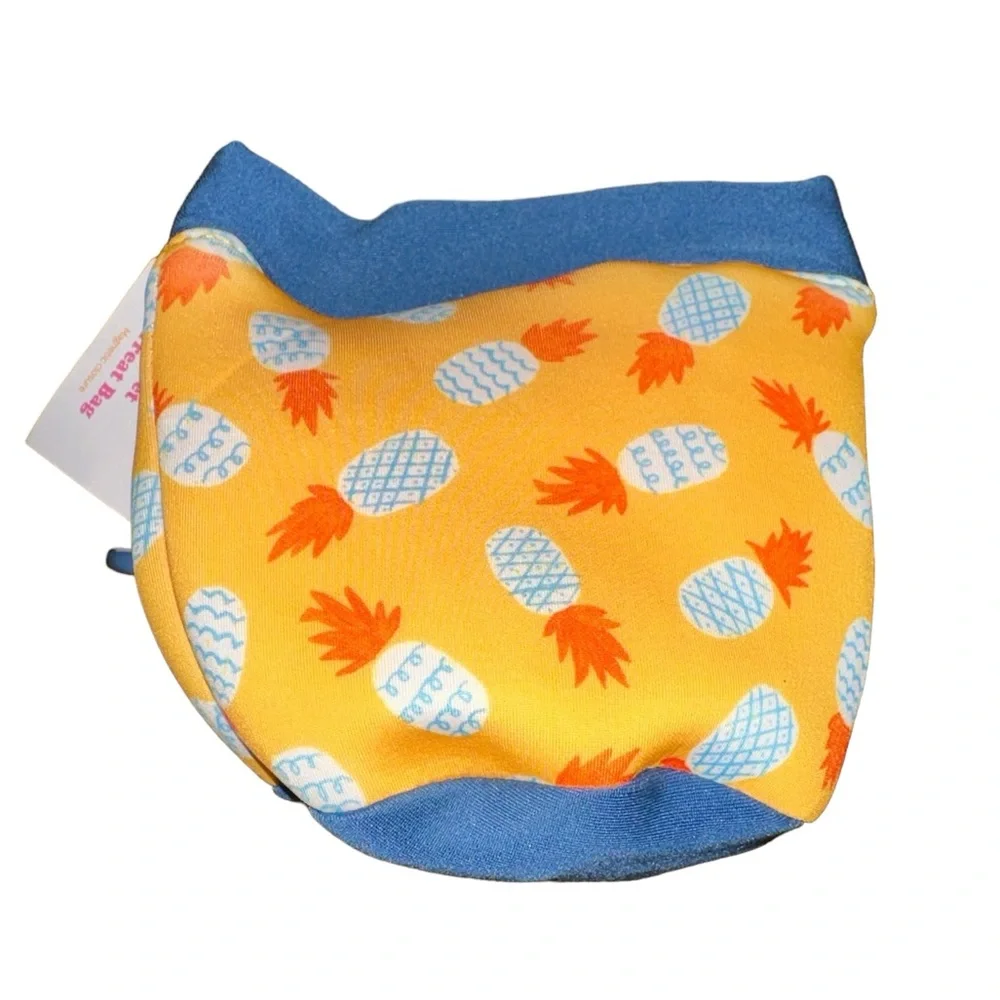 Pineapple Pet Treat bag with magnetic closure, attached‎ leash for the bag NWT